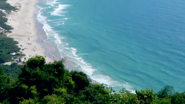Letecký pohled z vrcholu Morro das Aranhas. Turistika v Florianpolis, Brazílie. — Stock video