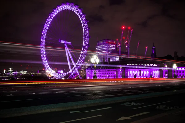 Londýnské oko barevné v noci — Stock fotografie