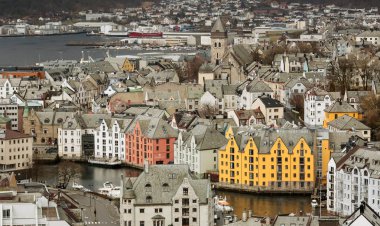 Aalesund Norveççe şehrin havadan görünümü 