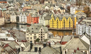 Aalesund Norveççe şehrin havadan görünümü 