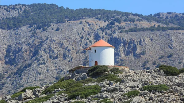 De molen op het eiland Symi, Griekenland — Stockfoto