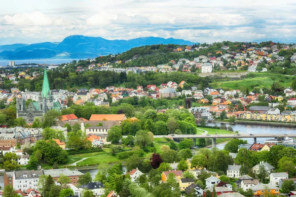 Sommar Den Norska Staden Trondheim Utsikt Över Floden Nidelva Domkyrkan — Stockfoto