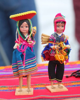 Perulu kostümlü bebekler