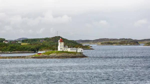 Faro en el osland Smoela, Noruega — Foto de Stock