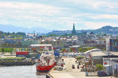 Trondheim Norveç 07 / 18 / 2020 Norveç şehri Trondheim 'ın Trondheim Fjord manzarası