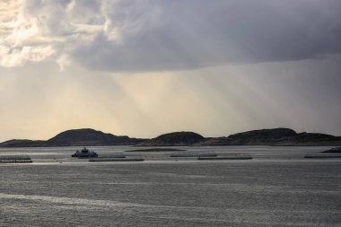 Yazın Norveç Denizi 'nde fırtınalı hava, 