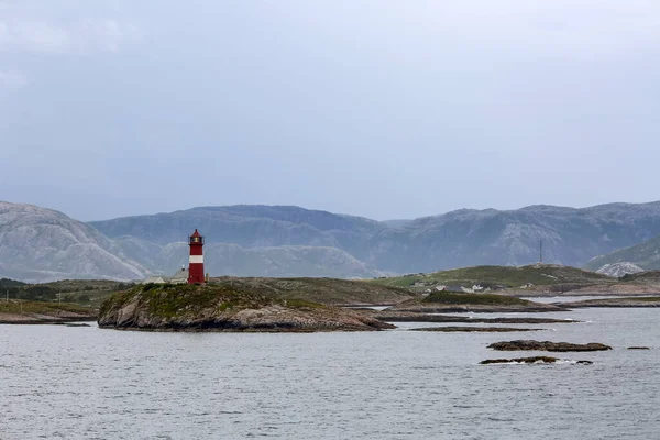 ノルウェーのコート Osen地区に位置する灯台Buholmrasaの眺め — ストック写真