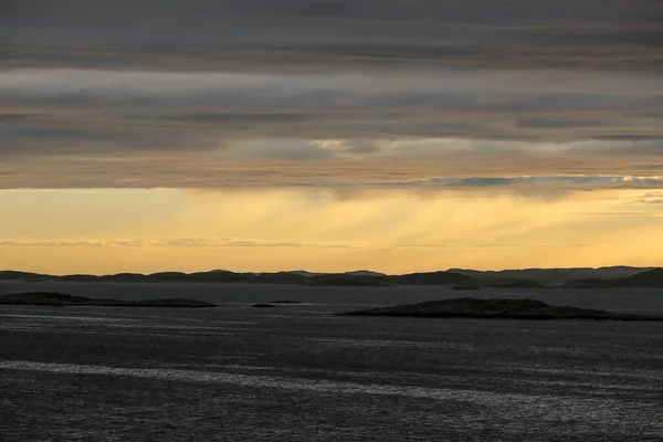ノルウェーの海岸 ノルウェー海のヴィーニュの夕日 — ストック写真