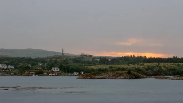 Middernacht Zonsondergang Het Dorp Elvaasen Nabij Stad Roervik Noorwegen — Stockfoto