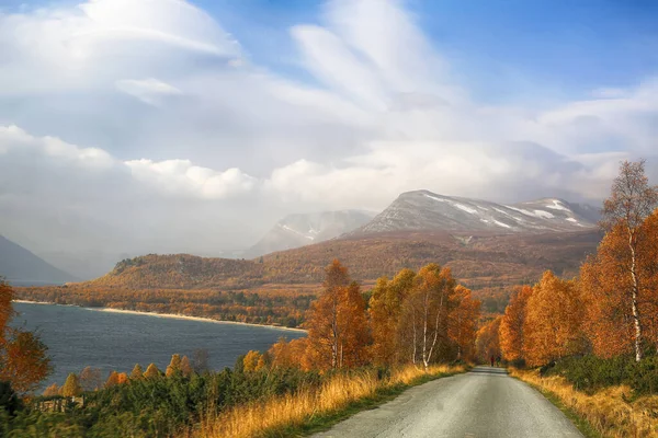 Outono Lago Norueguês Gjevilvatnet Área Turística Popular — Fotografia de Stock