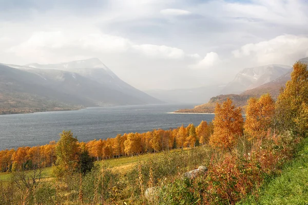 Verão Indiano Lago Norueguês Gjevilvatnet Área Turística Popular — Fotografia de Stock