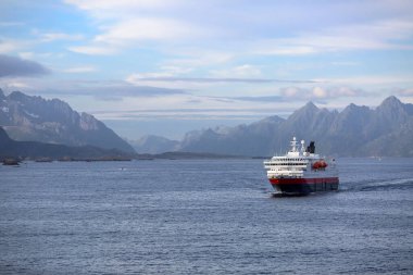 Norveç, Lofoten adalarında, Vestfjorden 'da bir yolcu gemisinde. 