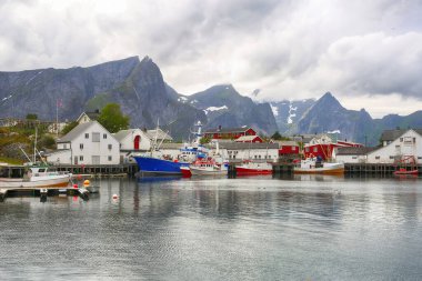 Norveç 'in lofoten adalarında yer alan Hamnoeya' daki Marina 