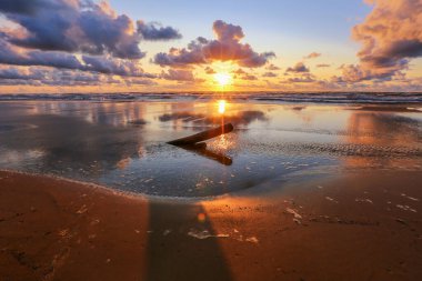 Letonya 'nın popüler turistik mekanı Saulkrasti' de renkli bir yaz günü. 