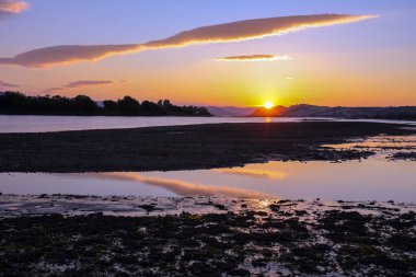 Gaula nehri manzarası, Trondheim fiyordunda gelgit, Gaulosen doğa rezervi ve Trondheim yakınlarındaki tarımsal alan.