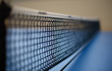 Tenisi ping pong tablo oyun için masaya