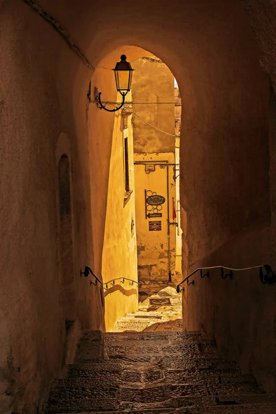 Aziz Angelo 'da kemer. Poulia.