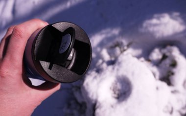 Sıcak veya soğuk sıcaklık tutmak için termal kupa. Depolama sıcak veya soğuk içecekler için