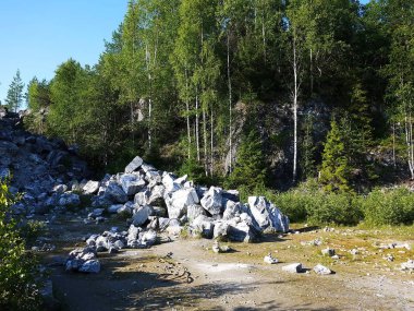 Ruskeala dağın Park, Karelya. Güzel bir yerde, mermer Kanyon, su ile sular altında çok sayıda turist çeken.