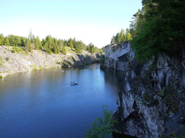 Ruskeala dağın Park, Karelya. Güzel bir yerde, mermer Kanyon, su ile sular altında çok sayıda turist çeken.