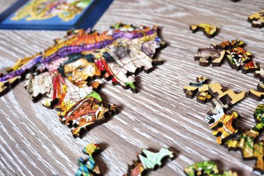 Sıradışı ve güzel resimler renkli malzeme. Farklı geometrik şekiller bu nesnelerin tutarlı fairytale resmini oluşturmanıza olanak sağlar.