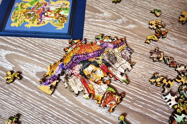 Sıradışı ve güzel resimler renkli malzeme. Farklı geometrik şekiller bu nesnelerin tutarlı fairytale resmini oluşturmanıza olanak sağlar.