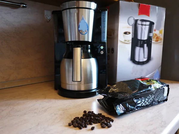 Her gün bira kahve için filtre kahve makinesi. Ev ve ofis, ayrıntılar ve yakın çekim uygulanabilir