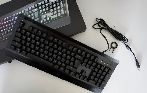 Die Gaming Tastatur Glänzt Zur Bequemlichkeit Der Spieler Mit Mehrfarbigen — Stockfoto