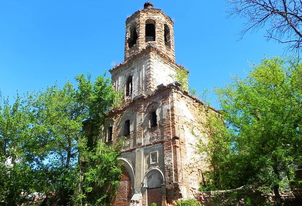 Hermosa Iglesia Rusa Pascua Primavera Algún Lugar Corazón Rusia Disparo —  Fotos de Stock