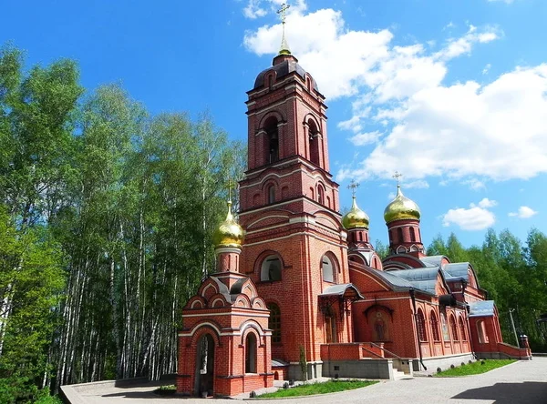 Όμορφη Ρωσική Εκκλησία Πάσχα Άνοιξη Κάπου Στην Καρδιά Της Ρωσίας — Φωτογραφία Αρχείου