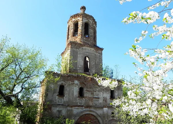 Hermosa Iglesia Rusa Pascua Primavera Algún Lugar Corazón Rusia Disparo —  Fotos de Stock