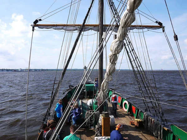 Trä Segelfartyg Havet Detaljer Och Närbild Soligt Väder Till Havs — Stockfoto