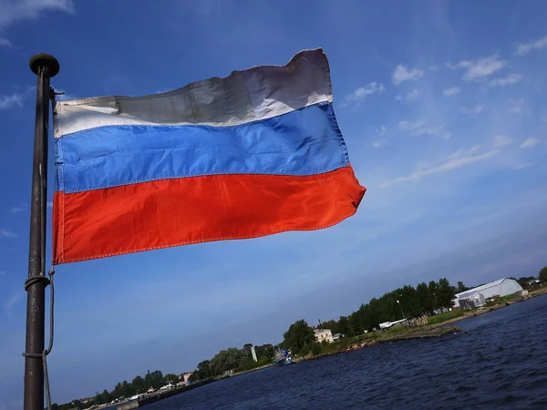 Флаг России Развевается Ветру — стоковое фото