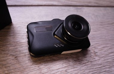 Araba video kamera görüntü. Arabadaki yol, ayrıntılar ve yakın çekim neler oluyor kaydetmek için ön cam üzerinde yüklü