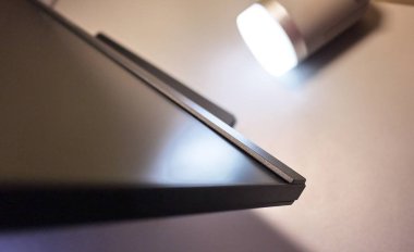 LCD IPS ekran ev bilgisayar, kişisel bilgisayar ve monitör ile büyük bir çapraz ile masaüstü için. Sınıf başkanı ev bilgisayarı için