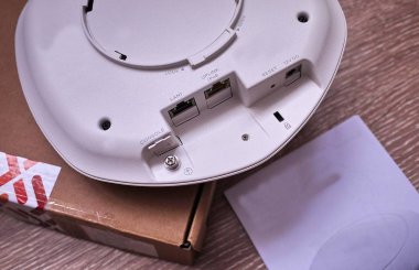 Kablosuz ev ofisi Internet için yönlendirici. Internet wiren bağlamak için geçiş