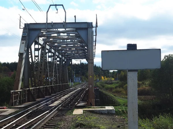 古い鉄道橋 詳細とクローズ アップ 電車の 100 周年記念橋 — ストック写真