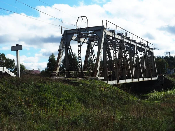古い鉄道橋 詳細とクローズ アップ 電車の 100 周年記念橋 — ストック写真