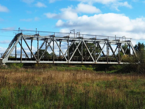 古い鉄道橋 詳細とクローズ アップ 電車の 100 周年記念橋 — ストック写真