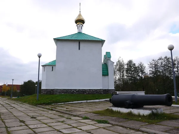 Russische Kerk Bewolkt Weer Mooie Groene Koepels Details Close — Stockfoto