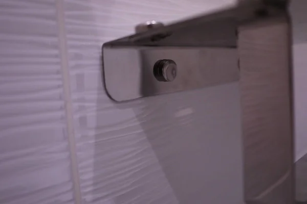 Suporte Papel Higiênico Com Prateleira Para Smartphone Banheiro Detalhes Interiores — Fotografia de Stock