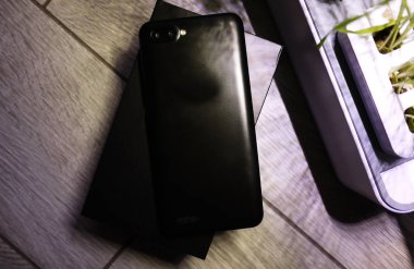 Akıllı telefonda kamera. Yüksek kaliteli görüntüler için çift kamera. Detaylar ve yakın çekim