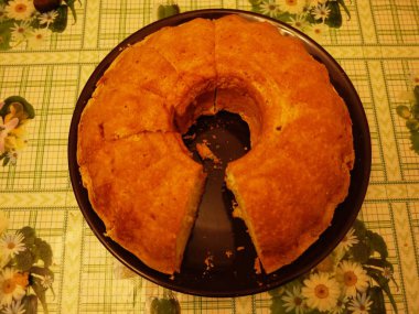 Paskalya pastası ve yumurta. Paskalya kutlama ve şenlikli gıda hazırlanması. Detaylar ve yakın çekim.