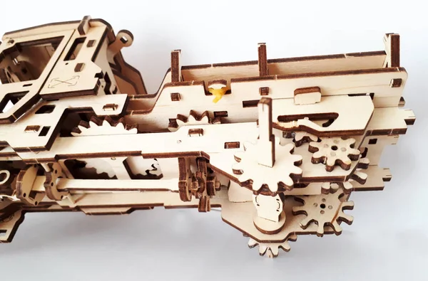 Houten Ontwerper Ugears Het Een Model Van Een Auto Gemaakt — Stockfoto