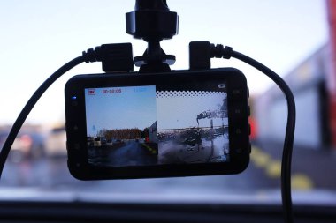 Araç sürüş sırasında trafik durumu kaydetmek için video kaydedici. Otomobil ve kamyon hem de kullanılabilir.