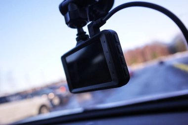 Araç sürüş sırasında trafik durumu kaydetmek için video kaydedici. Otomobil ve kamyon hem de kullanılabilir.