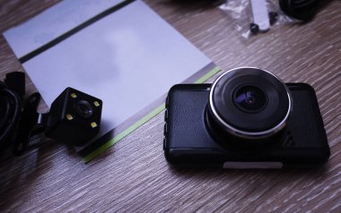 Araç sürüş sırasında trafik durumu kaydetmek için video kaydedici. Otomobil ve kamyon hem de kullanılabilir.