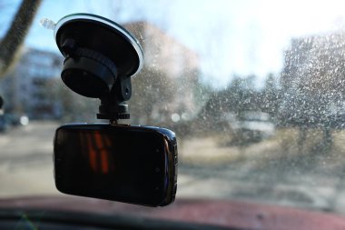 Araç sürüş sırasında trafik durumu kaydetmek için video kaydedici. Otomobil ve kamyon hem de kullanılabilir.