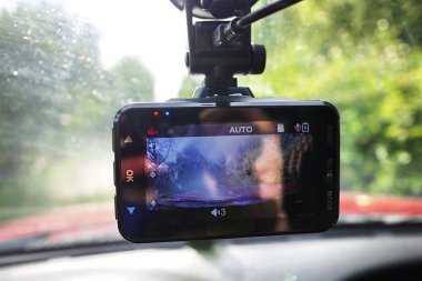 Araç sürüş sırasında trafik durumu kaydetmek için video kaydedici. Otomobil ve kamyon hem de kullanılabilir.