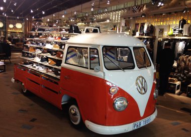 Ayakkabı mağazasının içi. Bir Ayakkabı mağazasının güzel iç. Ayrıntılar ve yakın çekim.